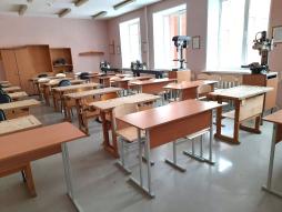 Столярная мастерская 

В мастерской установлены станки, верстаки и инструменты для проведения столярных работ по дереву.