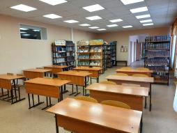 Читальный зал библиотеки

Книжный фонд – 19123 шт, в том числе учебники - 5847 шт, методическая литература – 1081 шт.
В библиотеке установлен стационарный компьютер для библиотекаря с высокоскоростным выходом в Интернет и подключенным принтером.
Для проведения мероприятий есть проектор, телевизор.